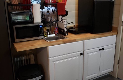 Salem House | Wine Country Tiny Home - Only 25 Dollar Cleaning Fee