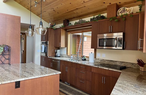 Hillsboro House | Wine Country Tree House! Come and explore wine country in the North West!