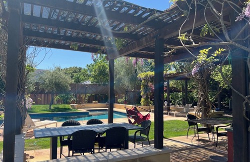 Sonoma Villa | Wine country villa, garden, pool, Jacuzzi, walk to Sonoma square