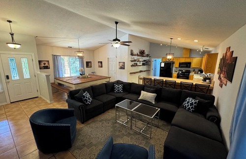 Paso Robles Villa | Wine Country Villa - 9 bedroom, 4 bath, Sleeps 25+