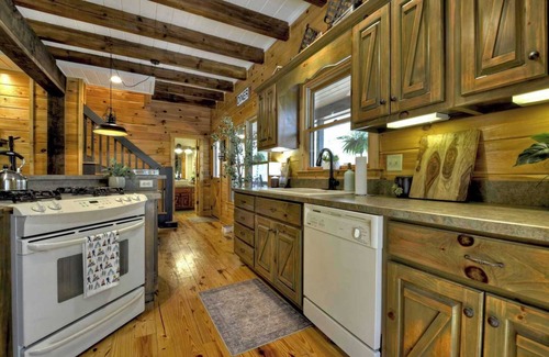 Ellijay Cabin | Wine Down at Clear Creek | Free Night Offer!