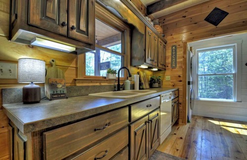 Ellijay Cabin | Wine Down at Clear Creek | Free Night Offer!