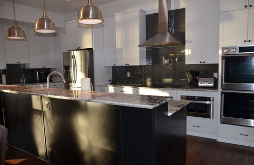 Bumpass House | Wine Down: Your Southern-Style Waterfront Getaway on Lake Anna's Private Side