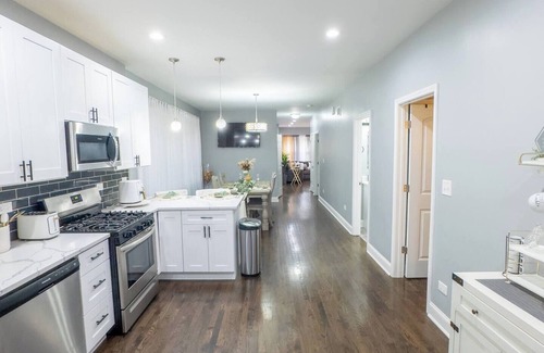 Gresham House | Wine DownnEscape to the Windy City & indulge in the ultimate Chicago experience