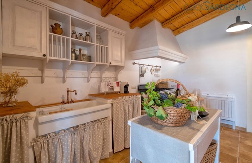 Mores Cottage | Wine Estates Shardana Luxury Cottage With Pool