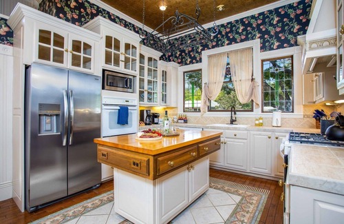 Fredericksburg House | Wine & Hill Country Retreat | Hot Tub | Fire Pit