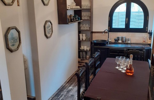 Urlati House | Wine House