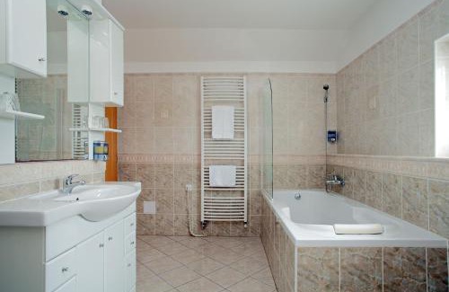 Prague 12 House | Wine Pension Prague