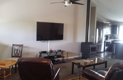 Benton City House | Wine tasting from this eco-friendly home with stunning views.