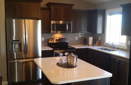 Benton City House | Wine tasting from this eco-friendly home with stunning views.