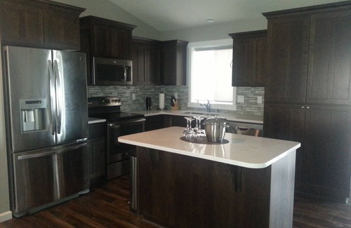 Benton City House | Wine tasting from this eco-friendly home with stunning views.