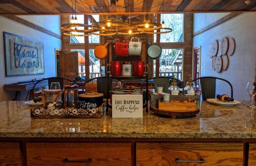 Broken Bow House | Wine Time 5 Bedroom Shuffleboard Hot Tub Fire Pit Play Set