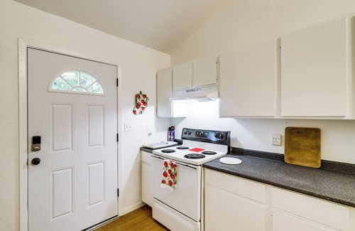 Brenham House | Wine Tours & Antiquing: Townhome Near Dtwn Brenham