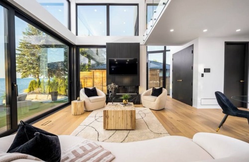 Niagara-on-the-Lake House | Wine, Water and a rooftop pool. This dream waterfront home has it all..