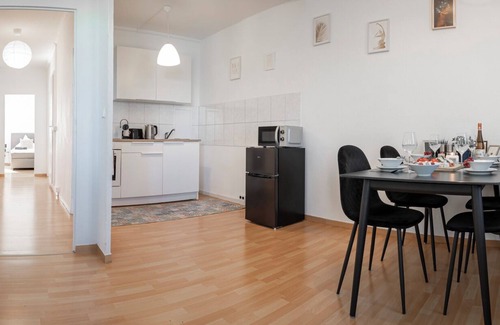 Roter Berg Apartment | Winedesign Boxspring 7 Personen Erfurt
