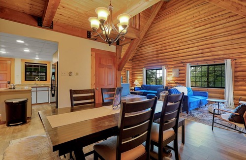 Cottonwood Cabin | Winery Guest House : Rest & Wine!