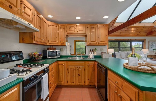 North Andover Apartment | Winery Studio w/Private Hot Tub,Fireplace,Tasting