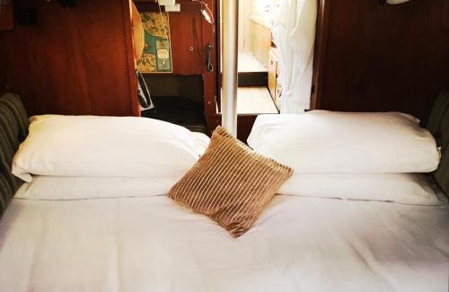 Minusio Boat Rental | Winga Sailboat, Do-Minus Design Retreat & SPA