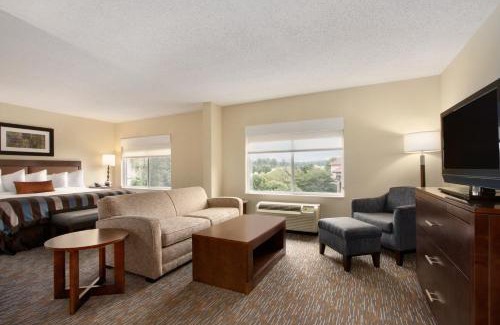Twin Brook Hotel | Wingate by Wyndham - Chattanooga