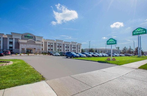 Romulus Hotel | Wingate by Wyndham Detroit Metro Airport