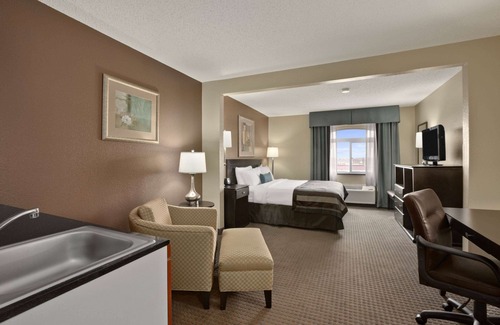 Pueblo Hotel | Wingate by Wyndham Pueblo
