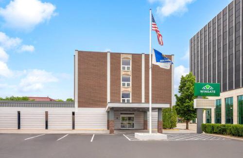 Downtown Hotel | Wingate by Wyndham Sheboygan