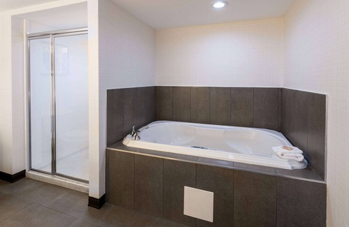 Norma Hotel | Wingate by Wyndham Vineland/Millville