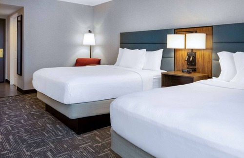 Norma Hotel | Wingate by Wyndham Vineland/Millville