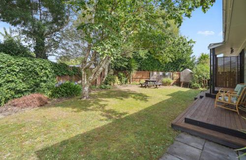 Carterton House | Wingspan Cottage - Carterton Holiday Home