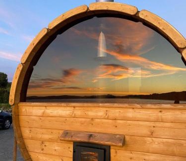 Donegal House | Winki Waves Surf Lodge - Sauna Included