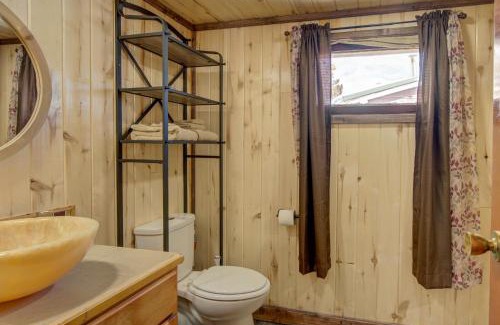 Twin Lakes Hotel | Winmar Cabins