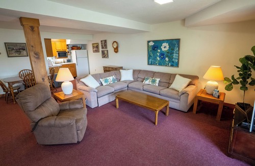 Mirror Lake House | Winnipesaukee lakefront townhome getaway with private beach, 3BRs, peaceful
