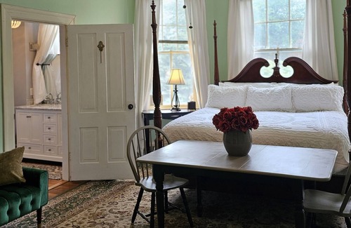 Madison Heights Bed & Breakfast | Winridge Manor B&B