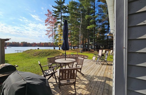 Baldwin Cottage | Winsome Cottage, a 2-bedroom ranch on a peaceful lake in Baldwin with AC & WiFi.