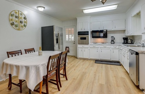 Winston - Salem House | Winston-Salem Home Near Wake Forest University!