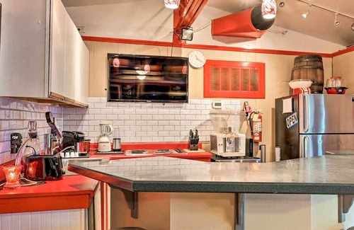 Winston - Salem Apartment | Winston-Salem Studio w/ Deck ~ 5 Mi to Dtwn!