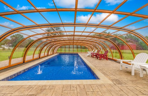 Cosby Cottage | Winter and Christmas saving up to 50% off. 50 person or less weddings welcome