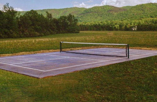 Cosby Cottage | Winter and Christmas saving up to 50% off. 50 person or less weddings welcome