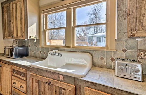 Roberts Cabin | Winter at Kodow Kabin! 1865 cabin/hot tub close to Red Lodge and skiing!