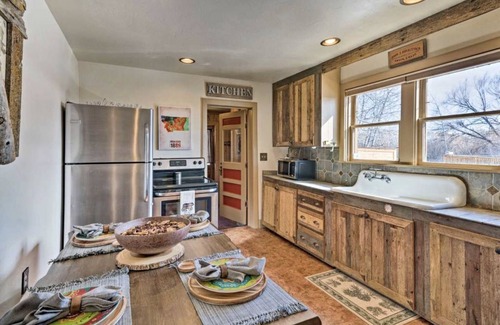 Roberts Cabin | Winter at Kodow Kabin! 1865 cabin/hot tub close to Red Lodge and skiing!