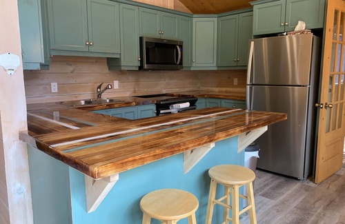 Lac-Superieur Cottage | Winter Escape 7 minutes away from Tremblant North side ski slopes/chairlifts
