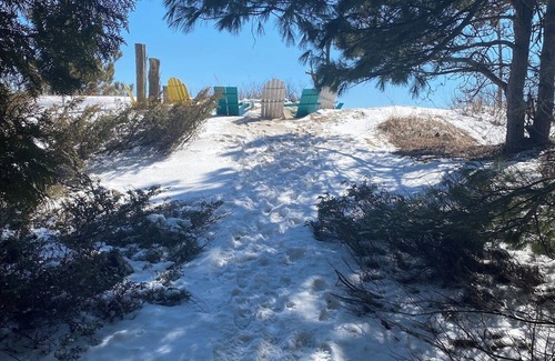 Two Rivers House | Winter escape/hiking/Ice Age Trail/Lake Michigan private beach/balcony/games