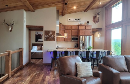 Equality Cabin | Winter escape! Winter/Christmas decor Dec - Jan near Shawnee National Forest!