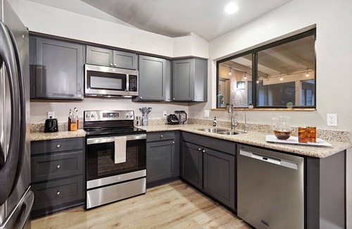 Phoenix House | Winter Fun- Sleeps 16- Heated pool - optional