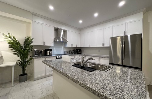 Wasaga Beach House | Winter Getaway in Wasaga Beach, Four Season Fun and Ski nearby Blue Mountain