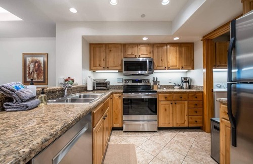 Steamboat Springs Condo | Winter is Coming! Heated Pool-Hot Tub-AC-Gym-Walk to Resort/Town Bus-Elevator-W/D in Unit-Balcony