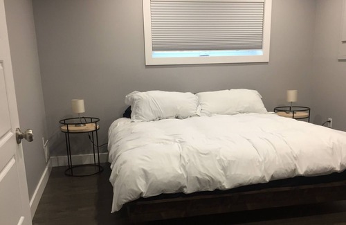 Brighton House | *Winter Long Term Rental* - Secluded Waterfront Bliss