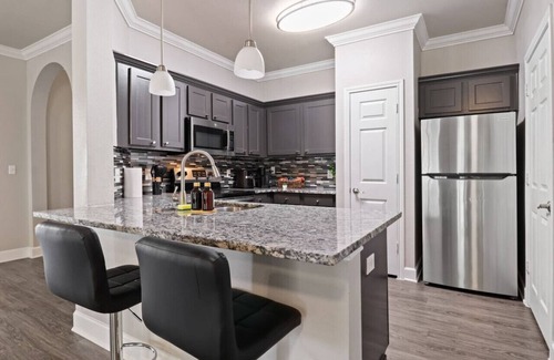 Sugar Land Apartment | Winter Modern Stay: Family & Corporate Friendly