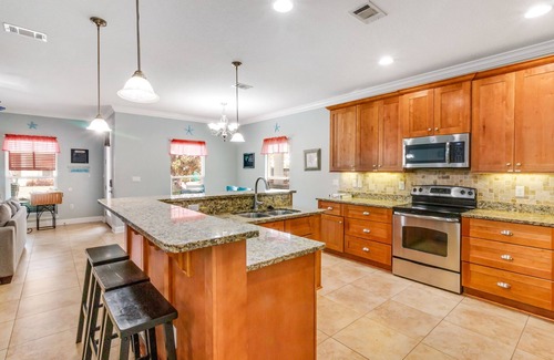 Villages of Crystal Beach House | Winter/Monthly Available - Right Rudder Retreat - Pool/Hot Tub/Grill!