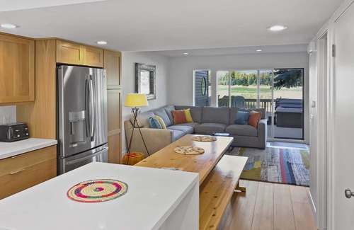 Park Meadows Condo | Winter Paradise Park City Condo! Private Hot Tub! Short Drive to Park City Lifts